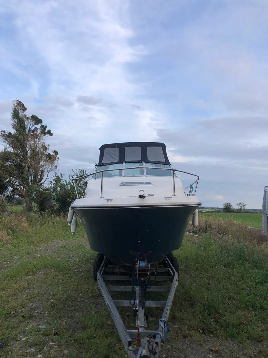Searay 220 da cabin cruiser boat - Image 1