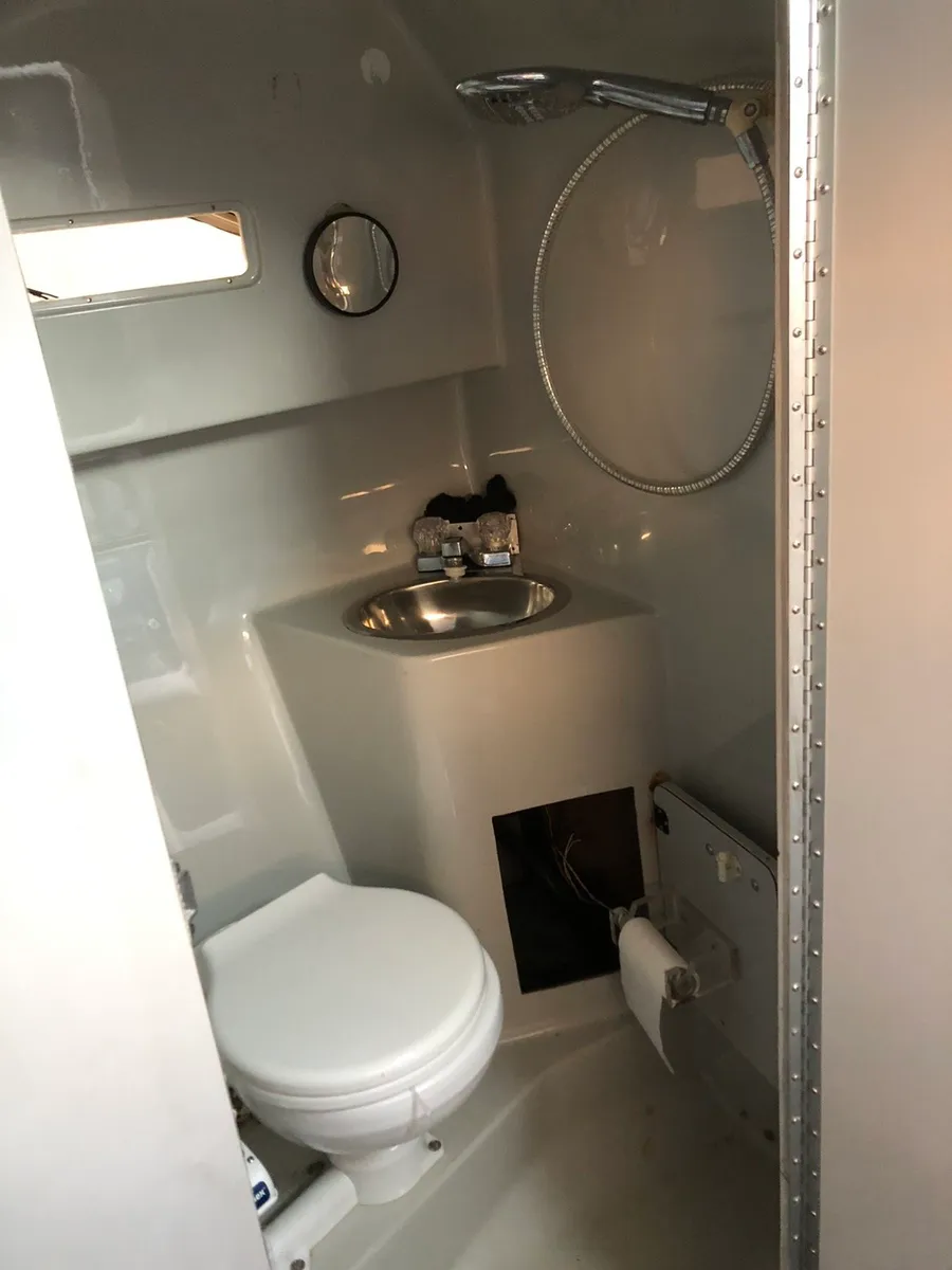 Searay 220 sun dancer cabin cruiser - Image 2