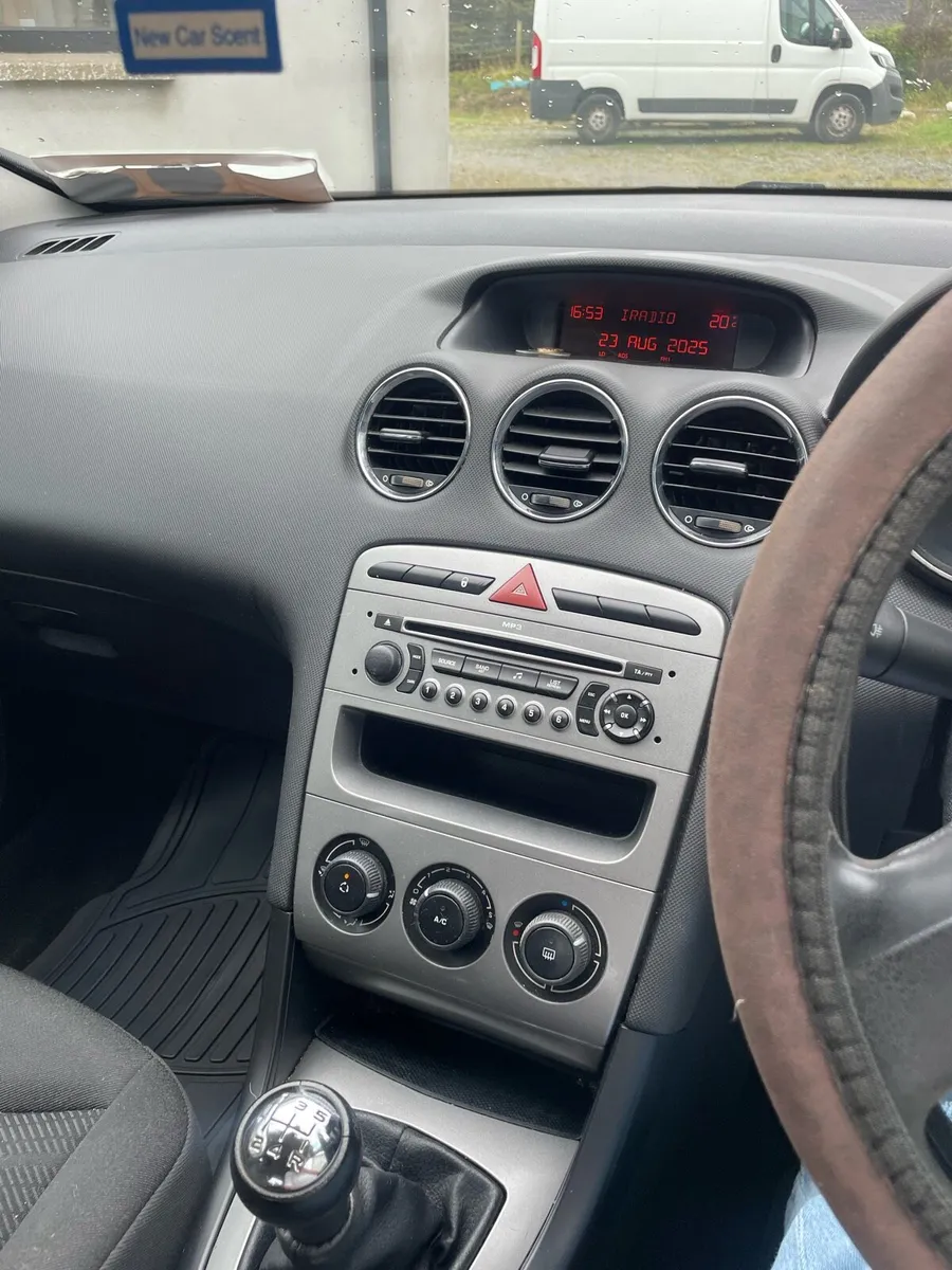 09 308 Peugeot - Image 2