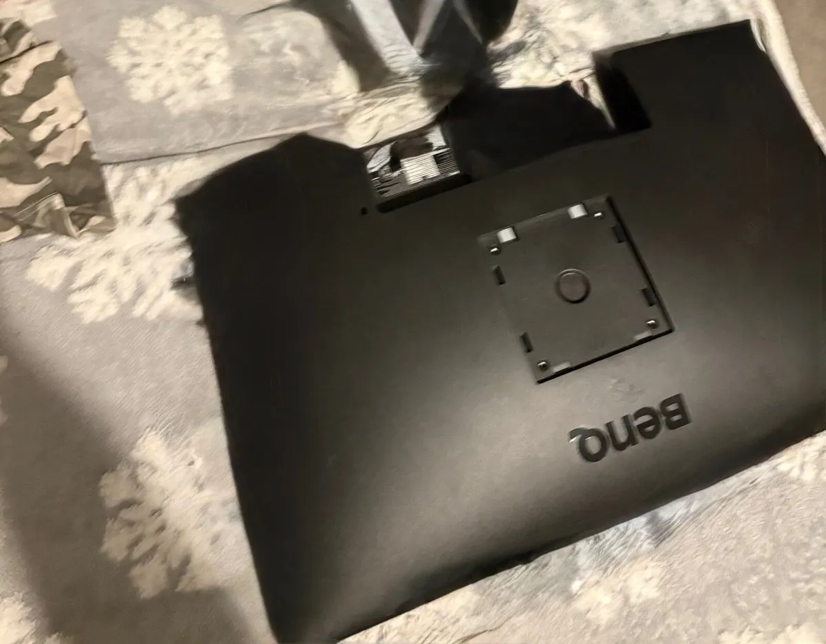 HUGE DISCOUNT Monitor keyboard and mousepad - Image 1