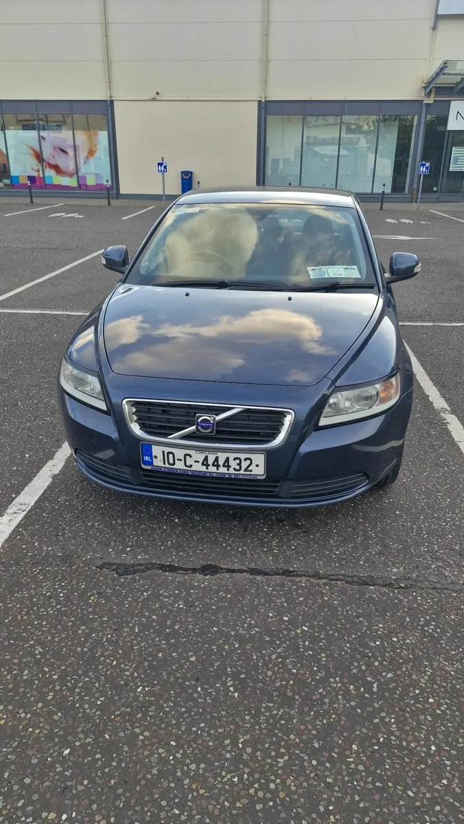 Volvo S40 2010 - Image 1
