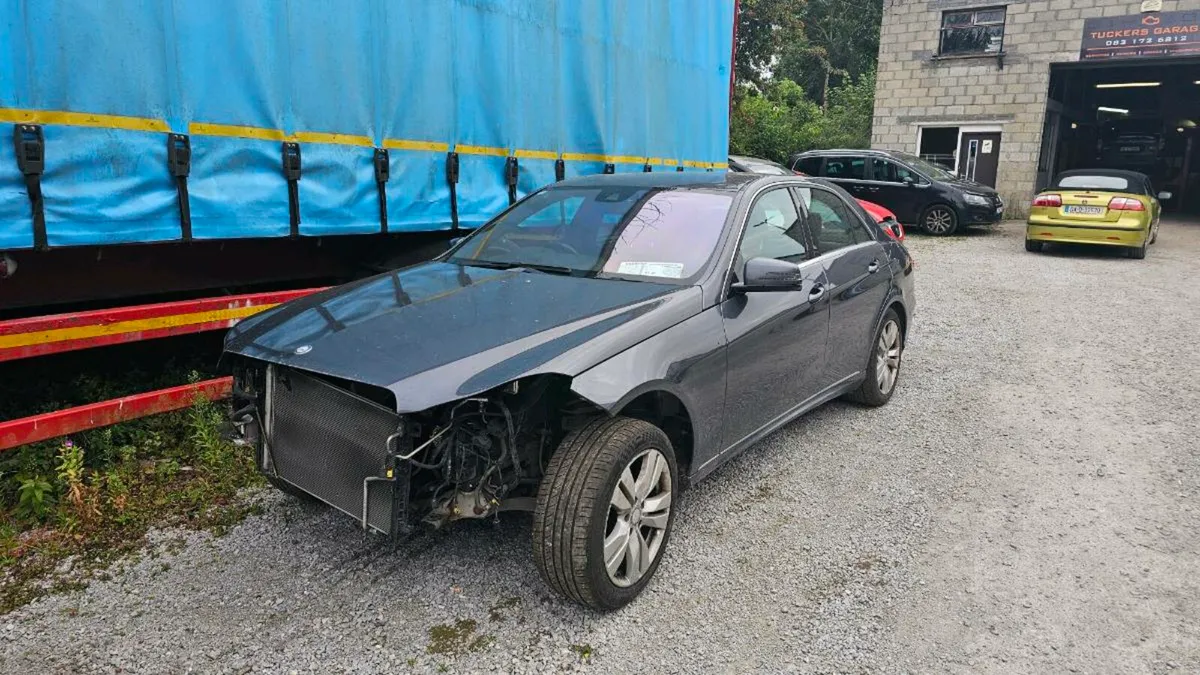 152 Mercedes E300 - Image 1