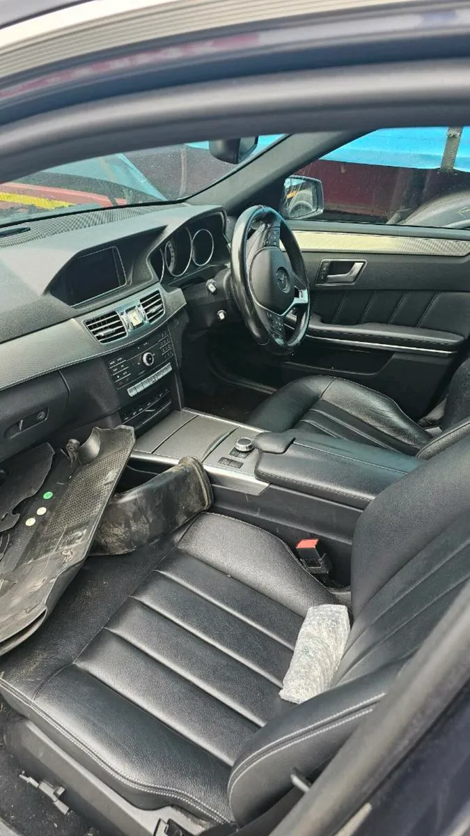 152 Mercedes E300 - Image 3
