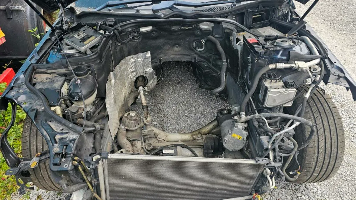 152 Mercedes E300 - Image 4