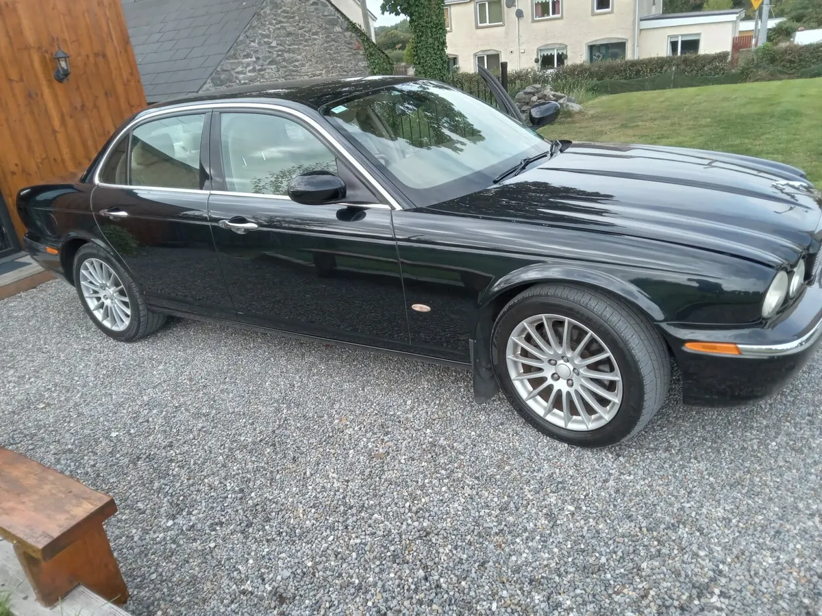 Jaguar XJ - Image 2