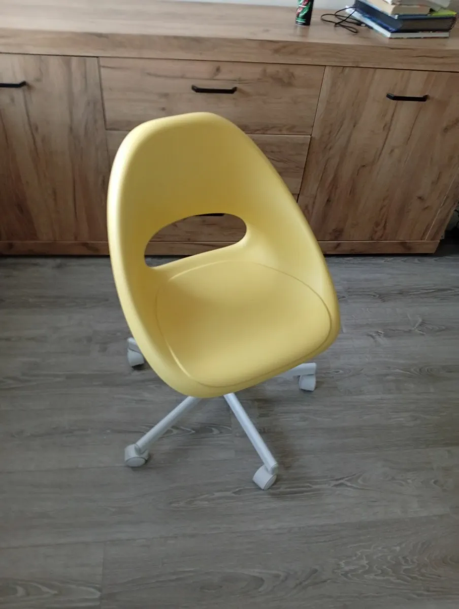 Folded desk and office chair - Image 3