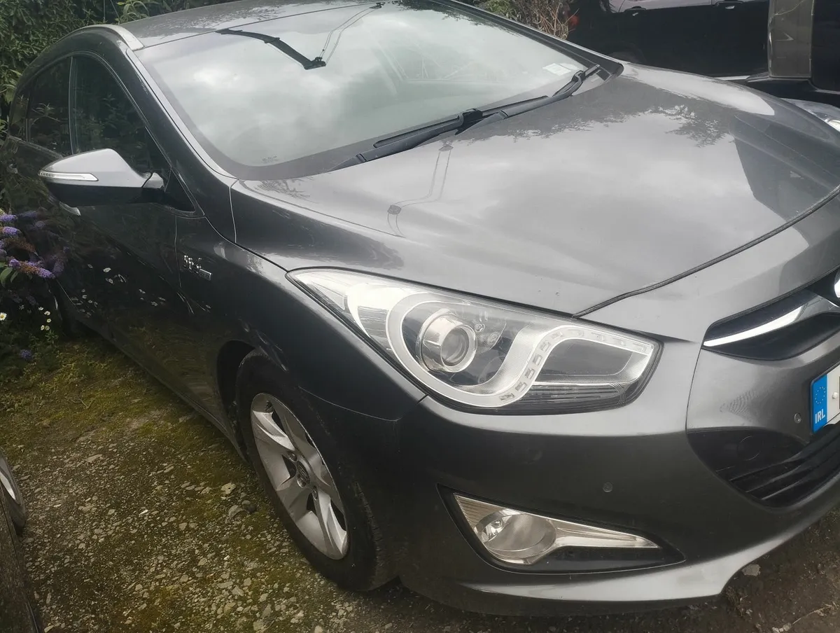 Hyundai i40 bor breacking only - Image 1