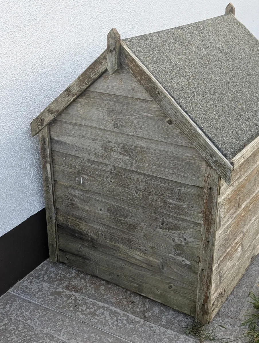 FREE Dog house - Image 3