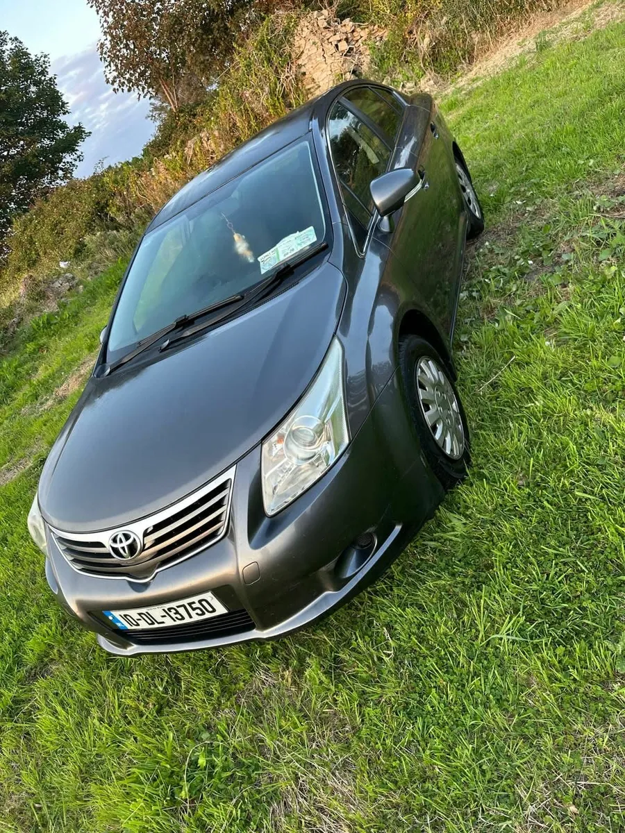 Toyota Avensis 2010 - Image 1