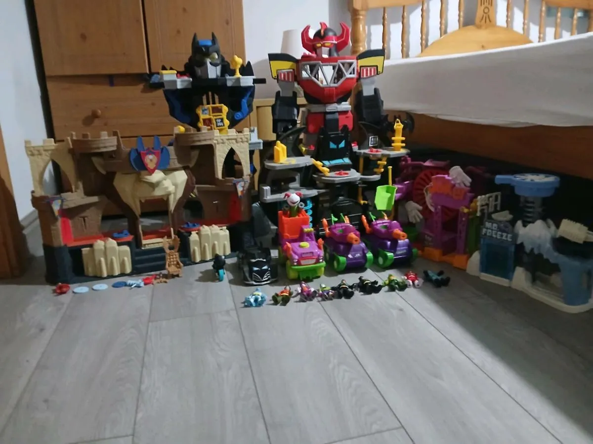 Imaginext toy assortment - Image 1