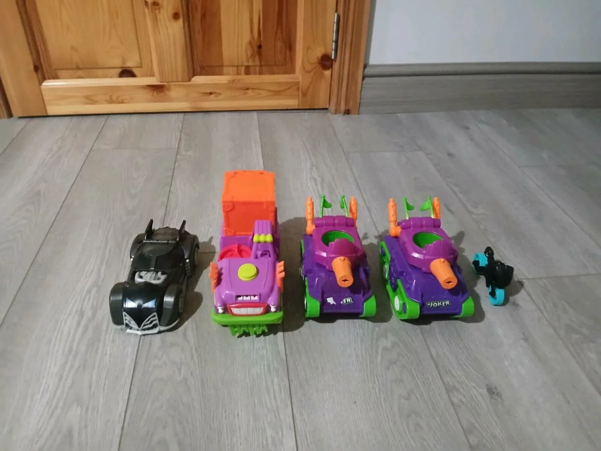 Imaginext toy assortment - Image 2