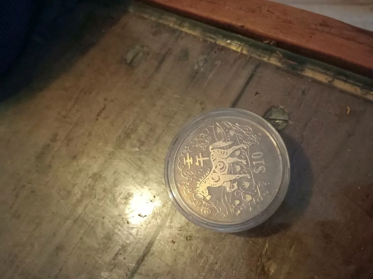 singapore gold coin 33.7grams in safety case - Image 2