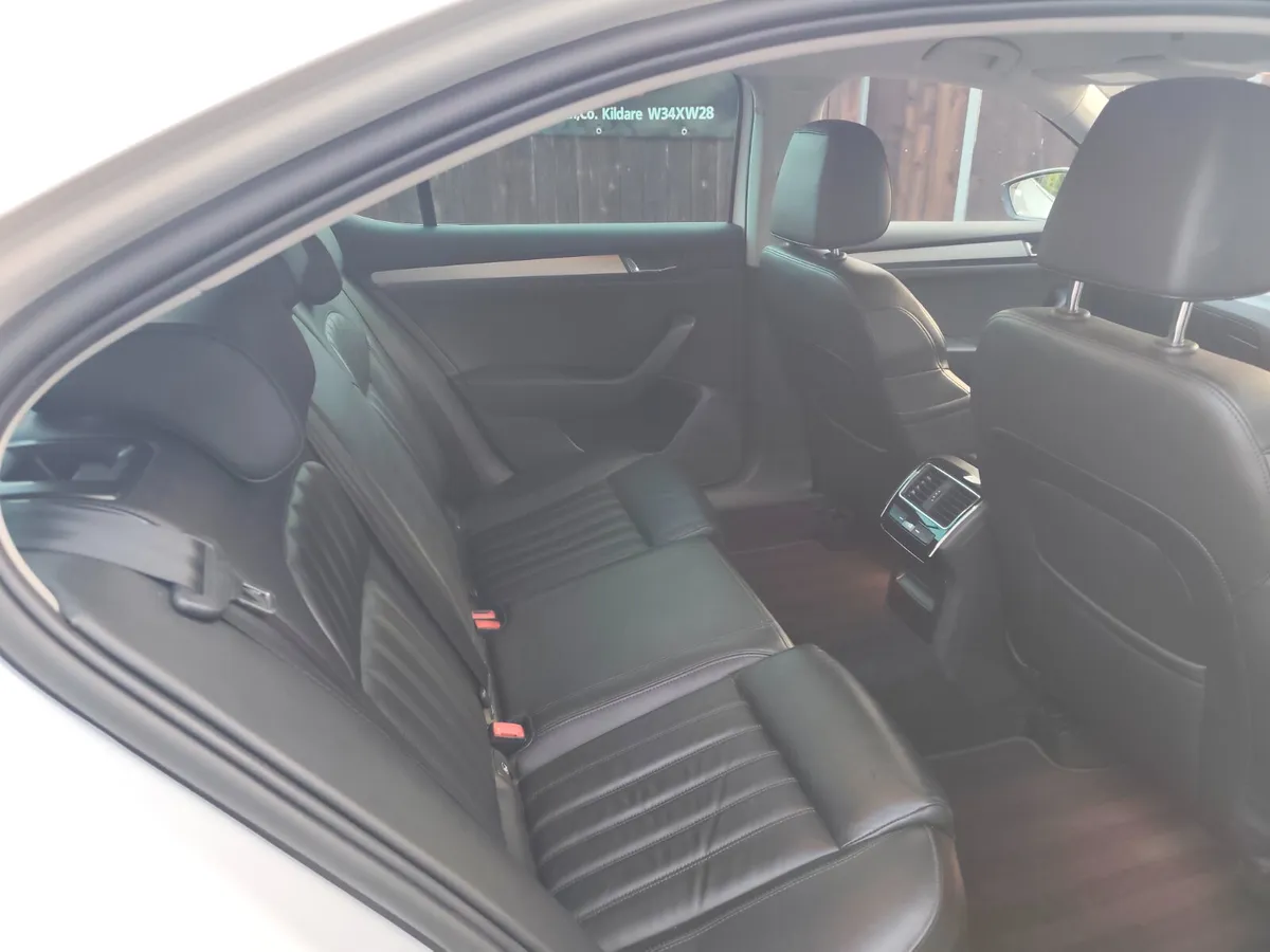 Skoda Superb 2.0 TDI 150 bhp big spec leather - Image 4
