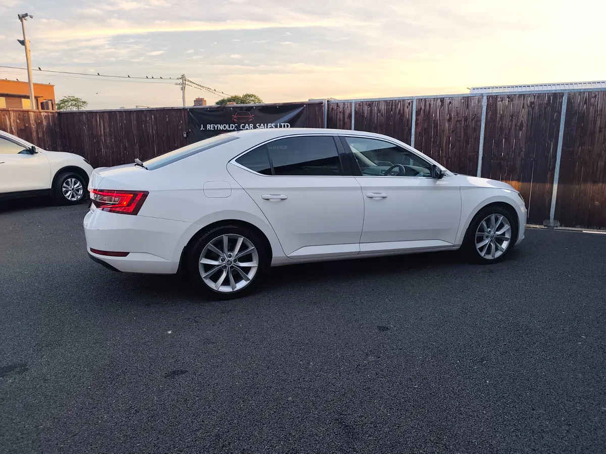 Skoda Superb 2.0 TDI 150 bhp big spec leather - Image 3