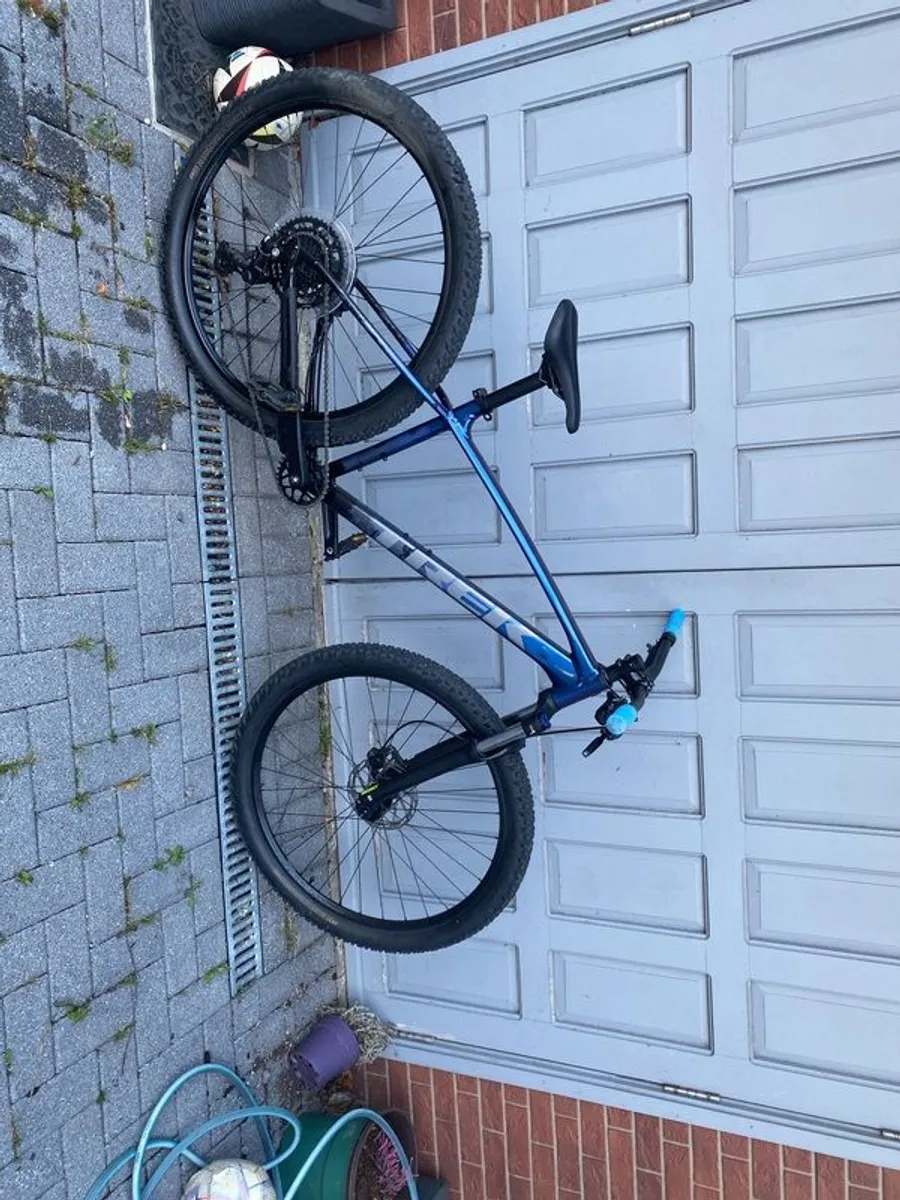 Trek Marlin 5 Gen 3 (purple) - Image 1