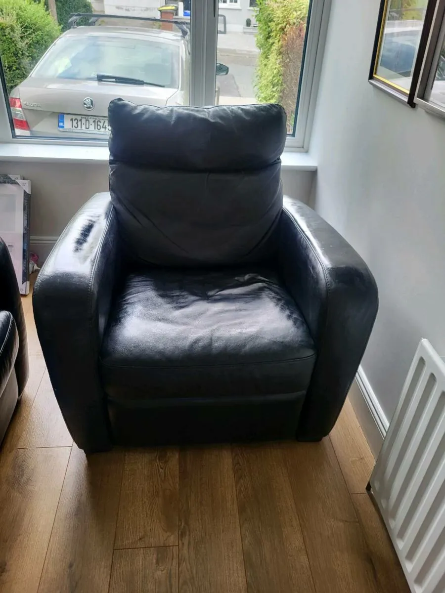 Leather Two seater and recliner armchair - Image 2