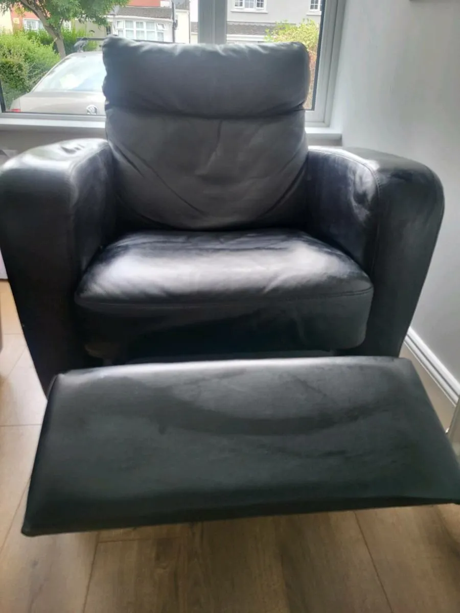 Leather Two seater and recliner armchair - Image 3