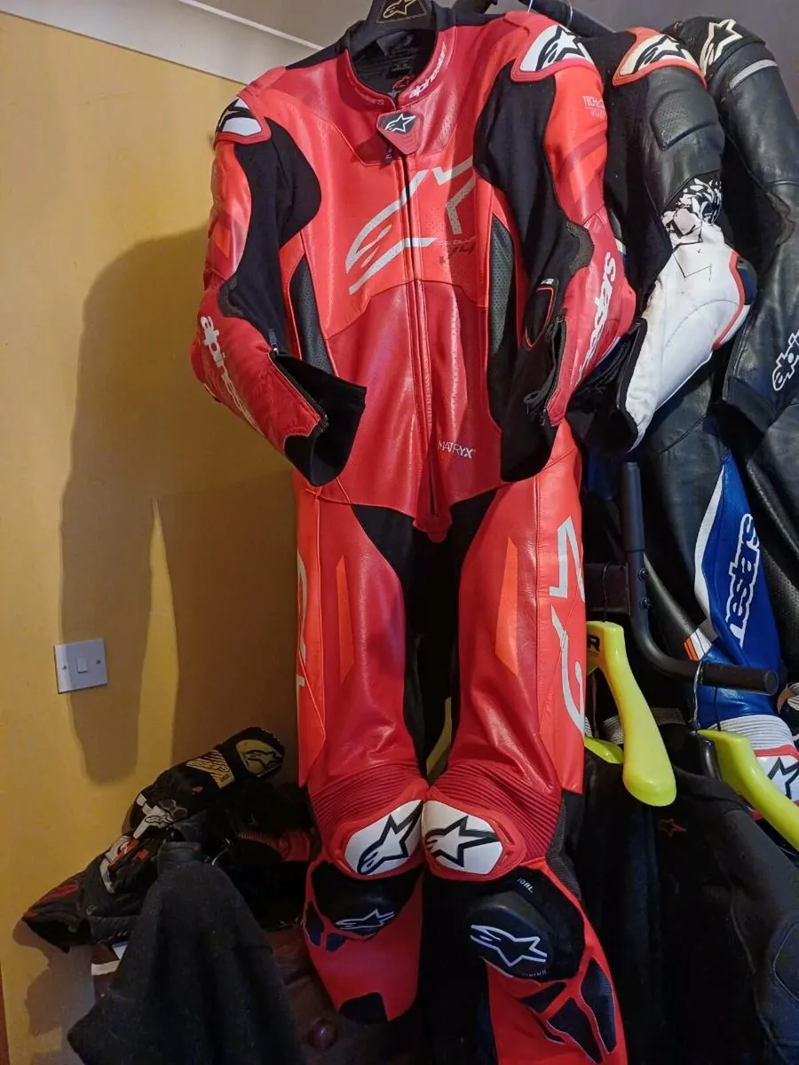 Alpinestars gp v4 suit - Image 1