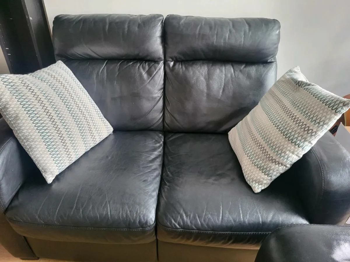 Leather Two seater and recliner armchair - Image 4