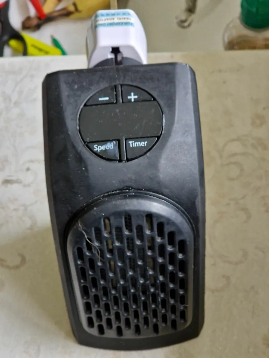 Plug in Direct, Handy Desk Heater, 400 Watt, Timer - Image 1