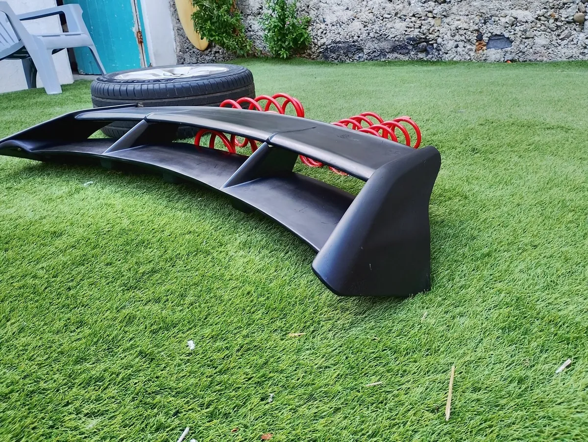 Ford focus mk2 Spoiler, Alloys ,lowering springs. - Image 3