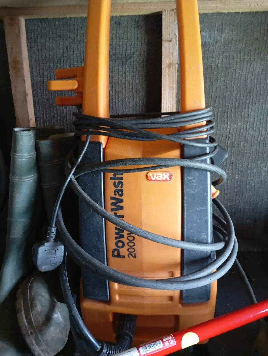 Vax pressure washer and garden hose - Image 3