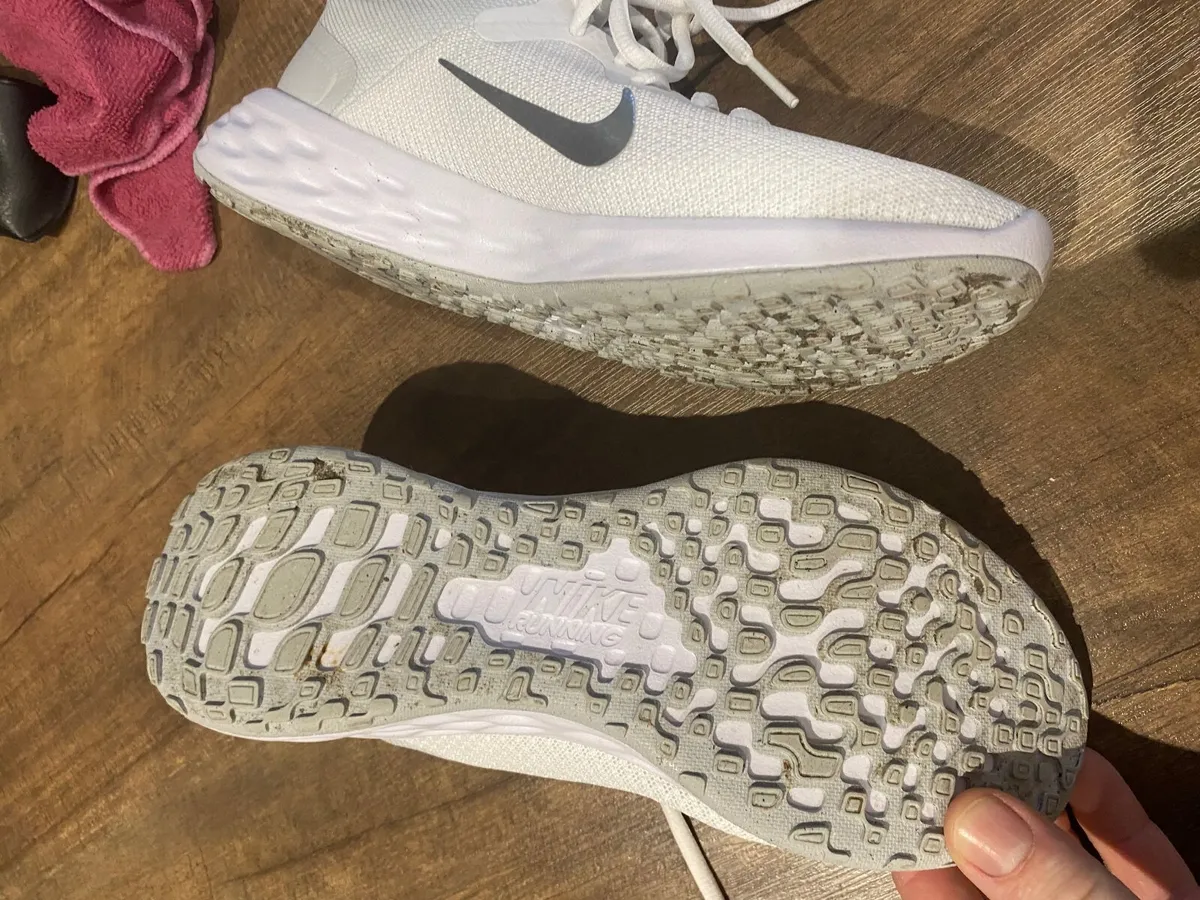 Nike runners (unworn) - Image 1