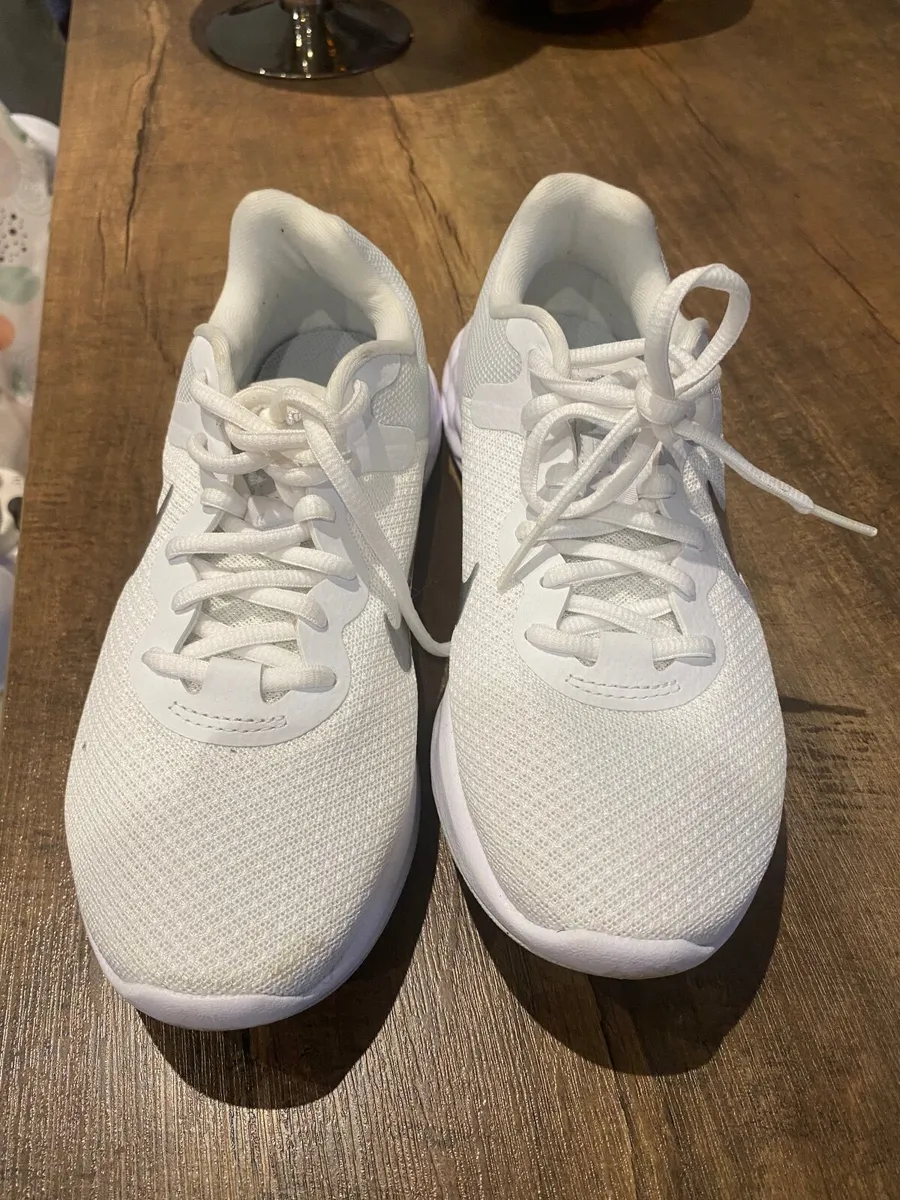 Nike runners (unworn) - Image 2