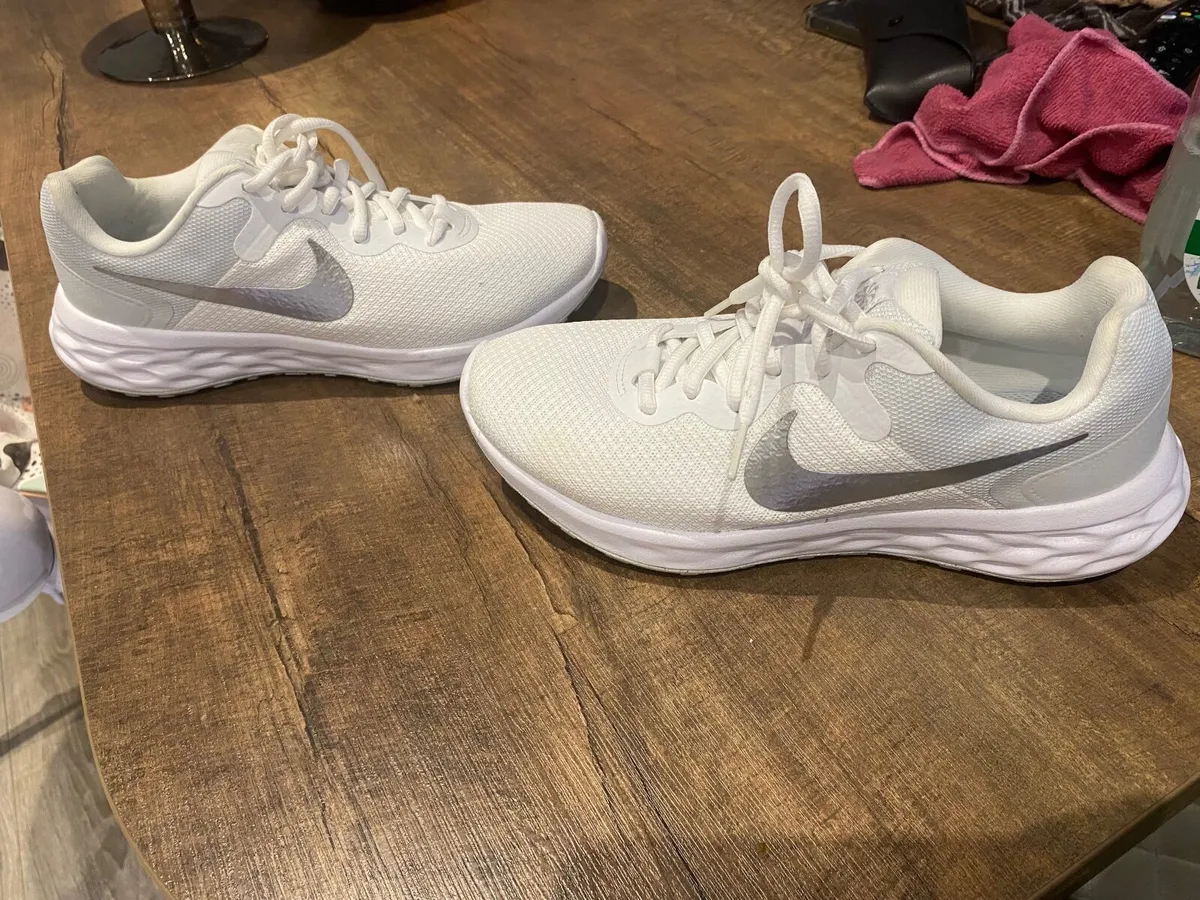 Nike runners (unworn) - Image 3