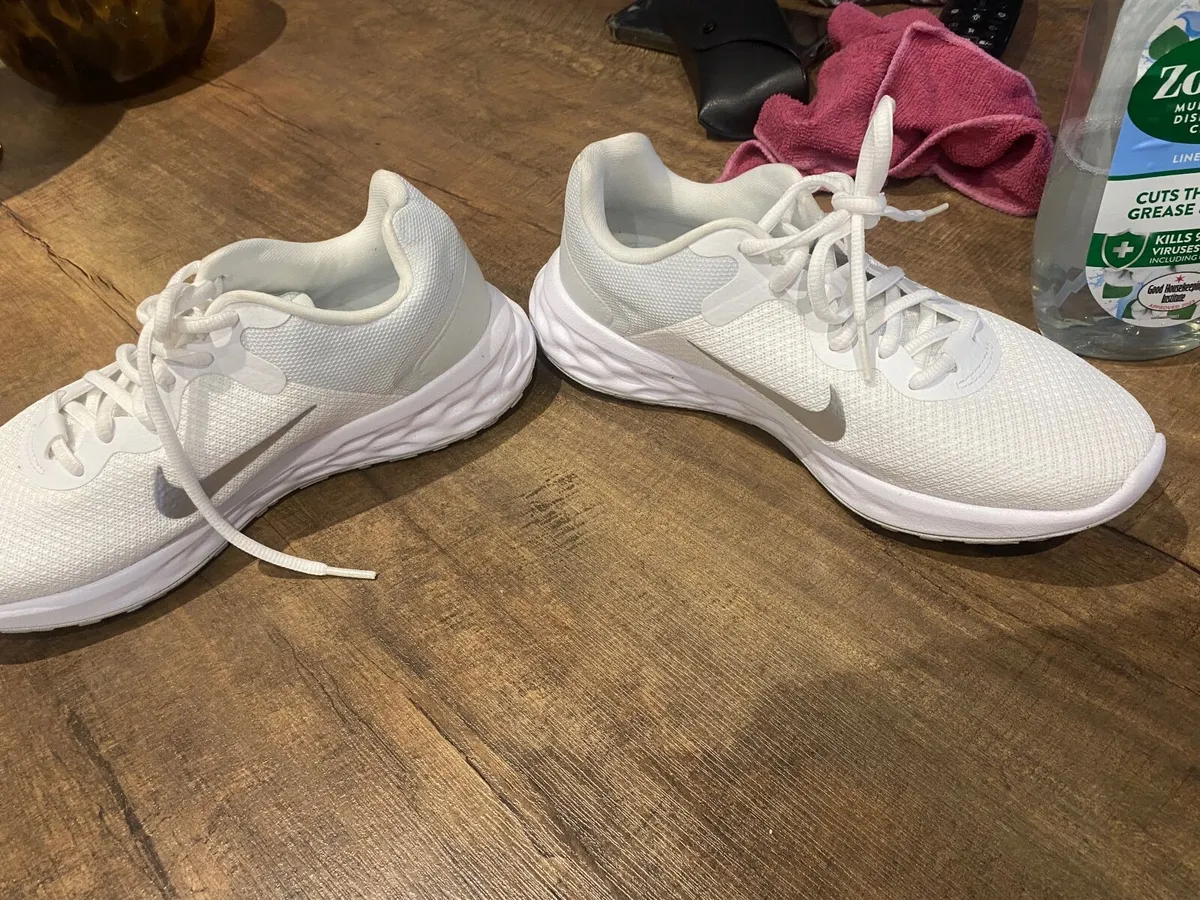 Nike runners (unworn) - Image 4