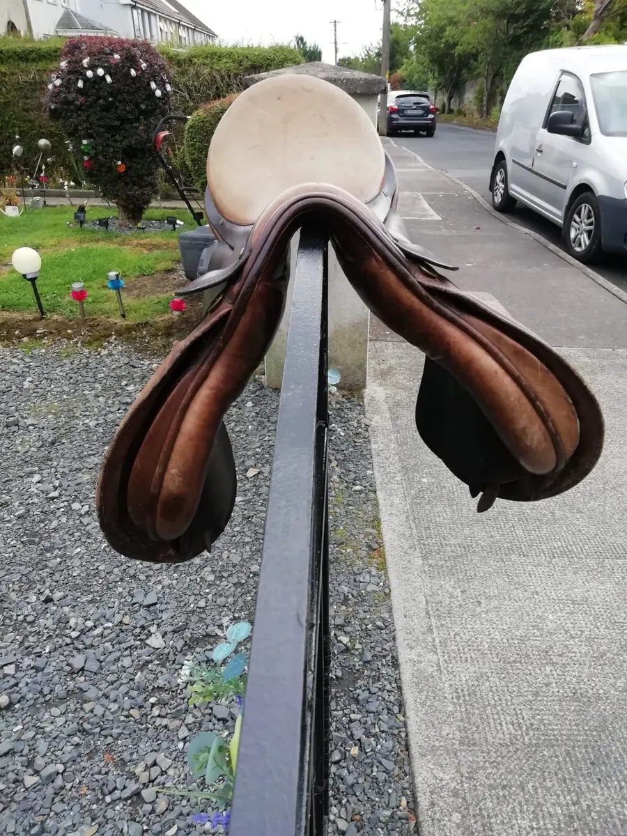 17 inch Frank baines saddle - Image 2