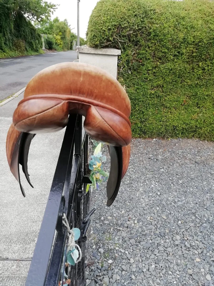 17 inch Frank baines saddle - Image 3
