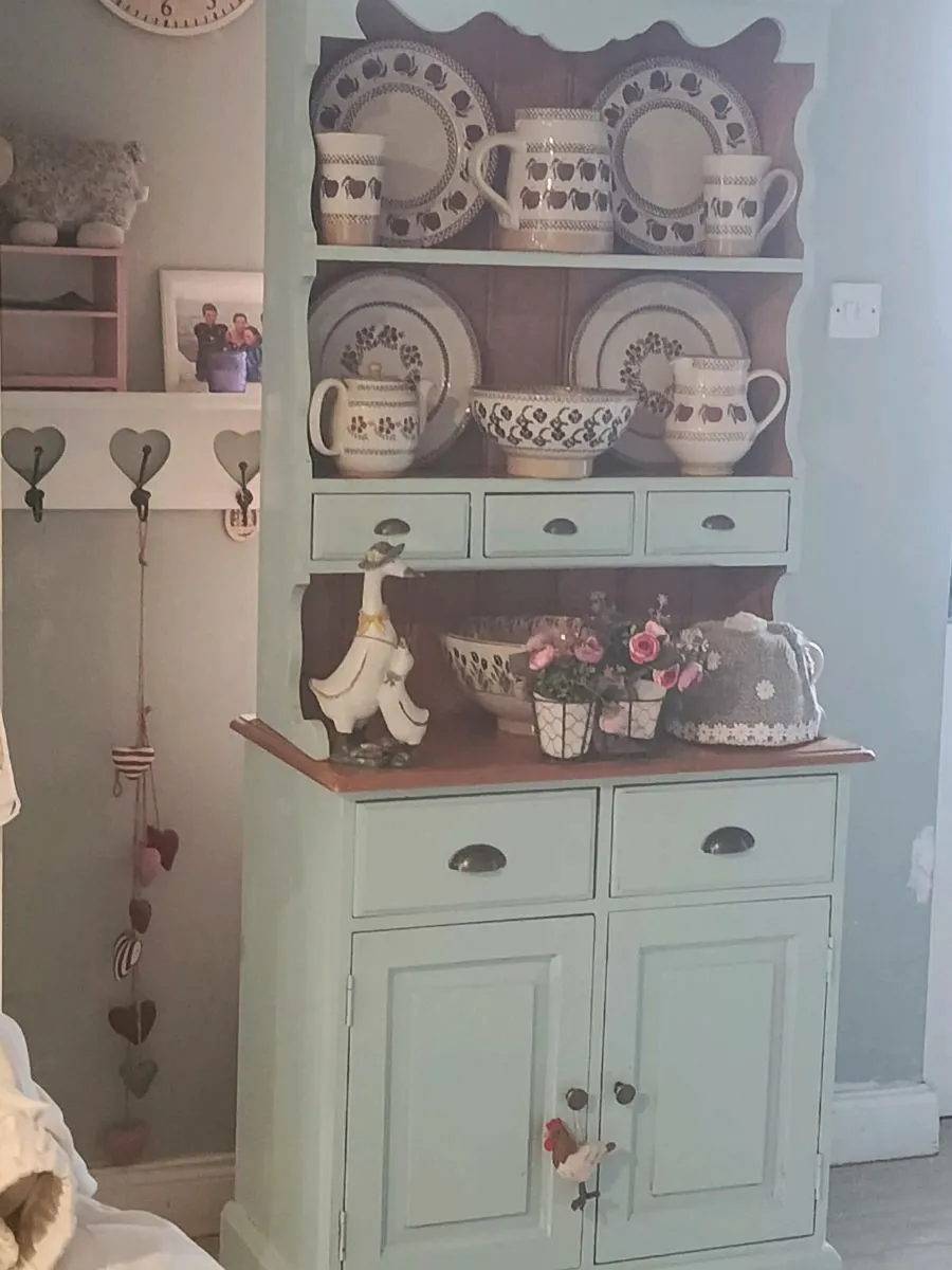 Solid kitchen dresser delivery arranged - Image 2