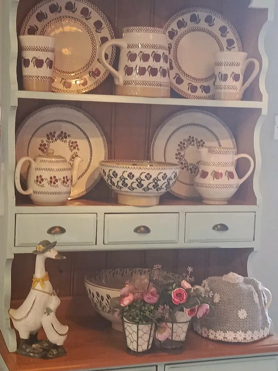 Solid kitchen dresser delivery arranged - Image 3