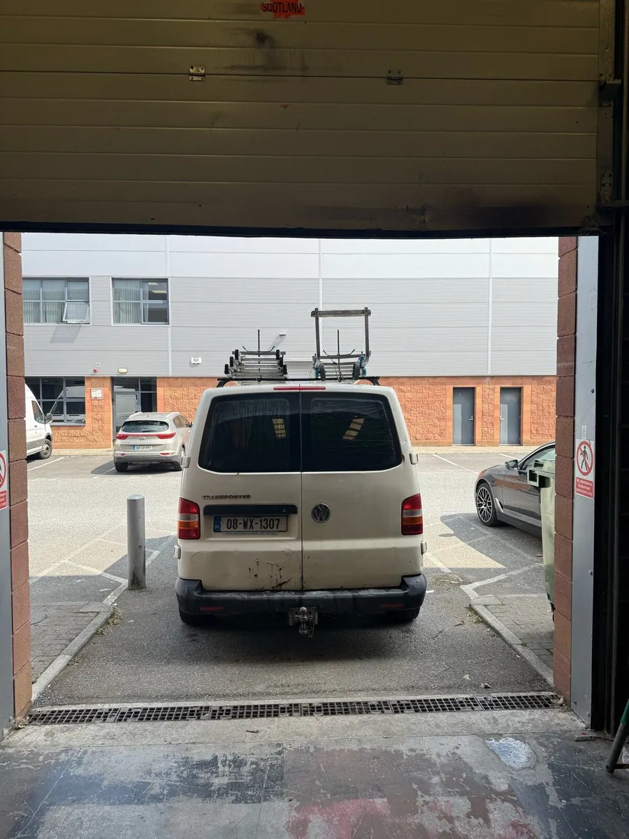 Volkswagen Transporter - Image 4