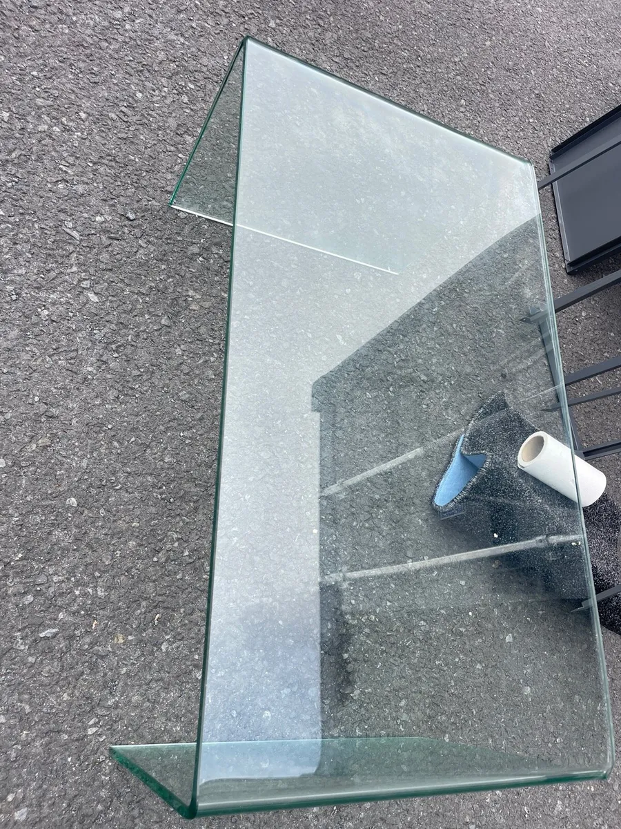 Glass table - Image 1