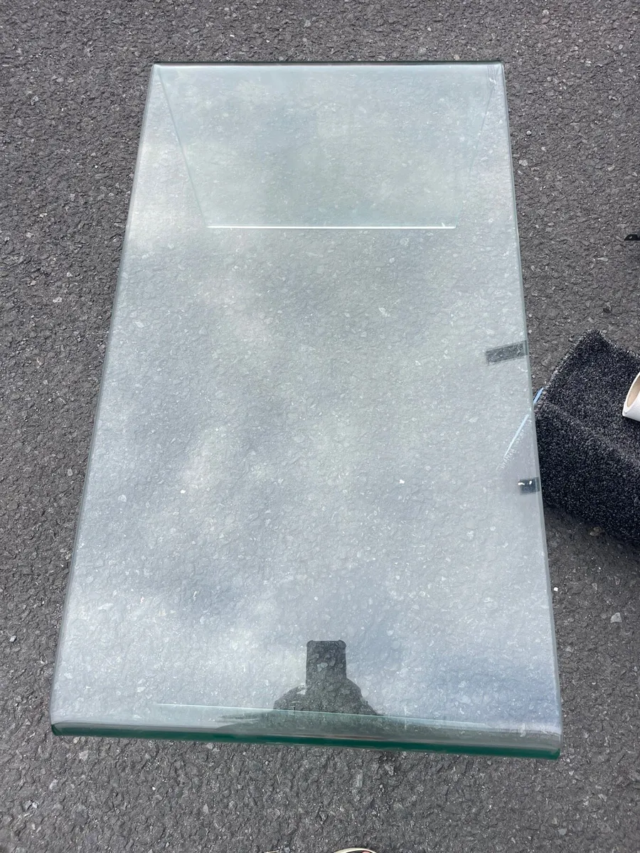 Glass table - Image 2