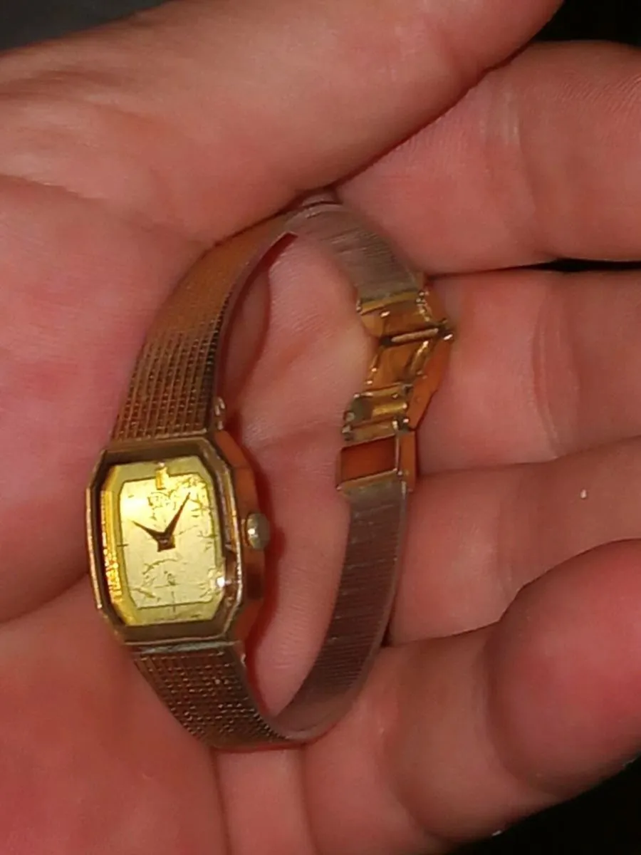 vintage ladies gold quartz watch - Image 1