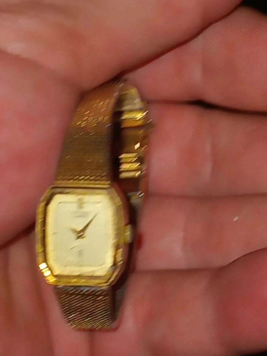 vintage ladies gold quartz watch - Image 2