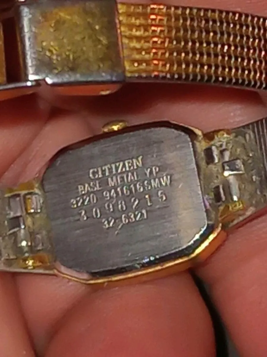 vintage ladies gold quartz watch - Image 3
