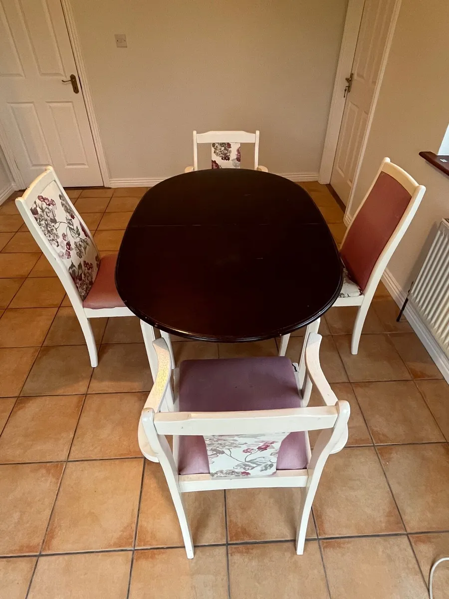 Table and Chairs - Image 2