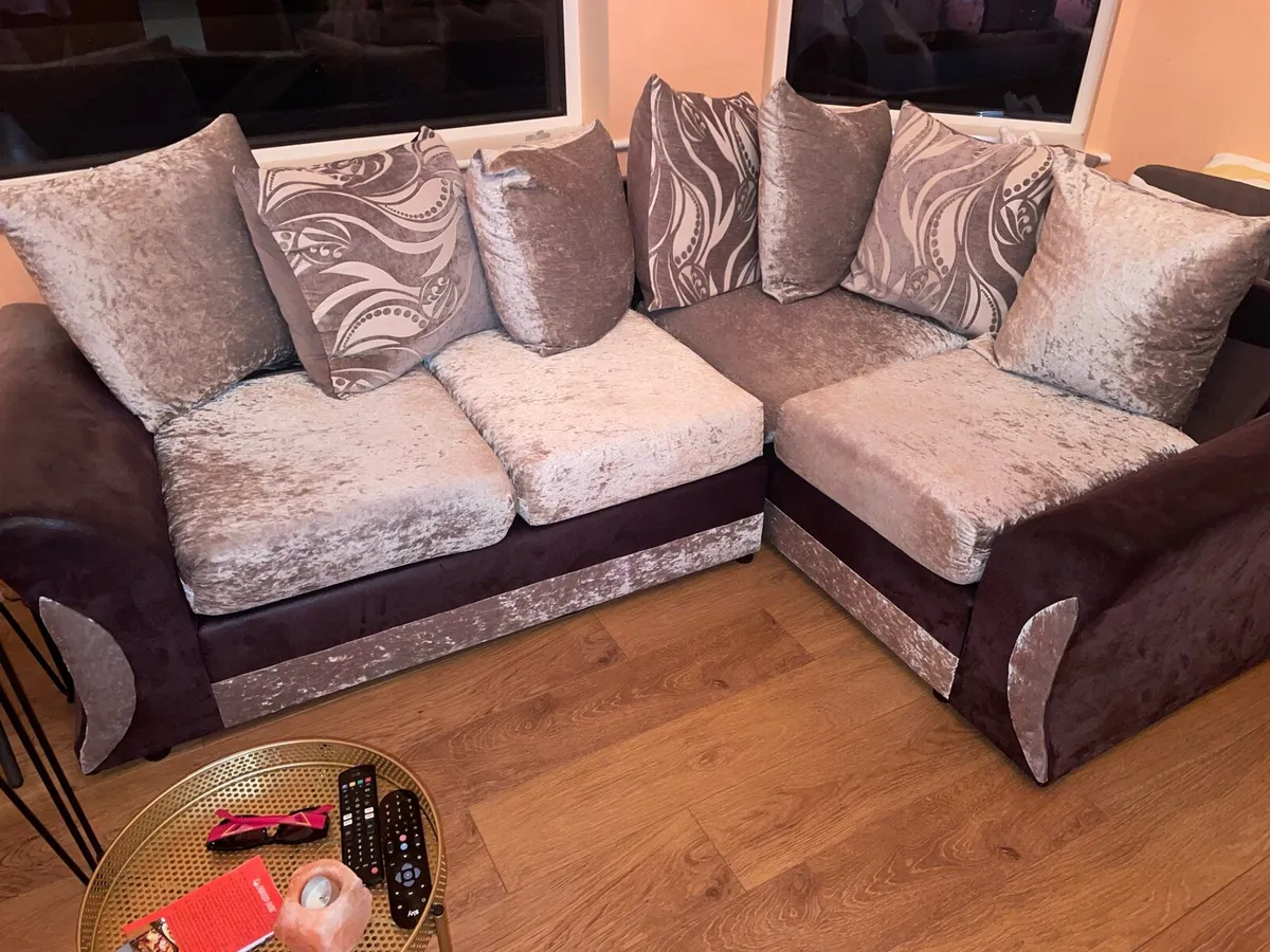 Corner sofa & round mini sofa to match - Image 1