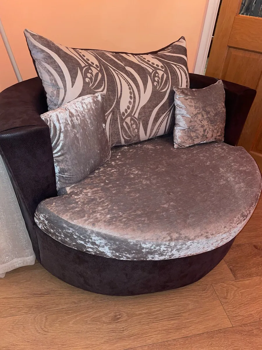 Corner sofa & round mini sofa to match - Image 4