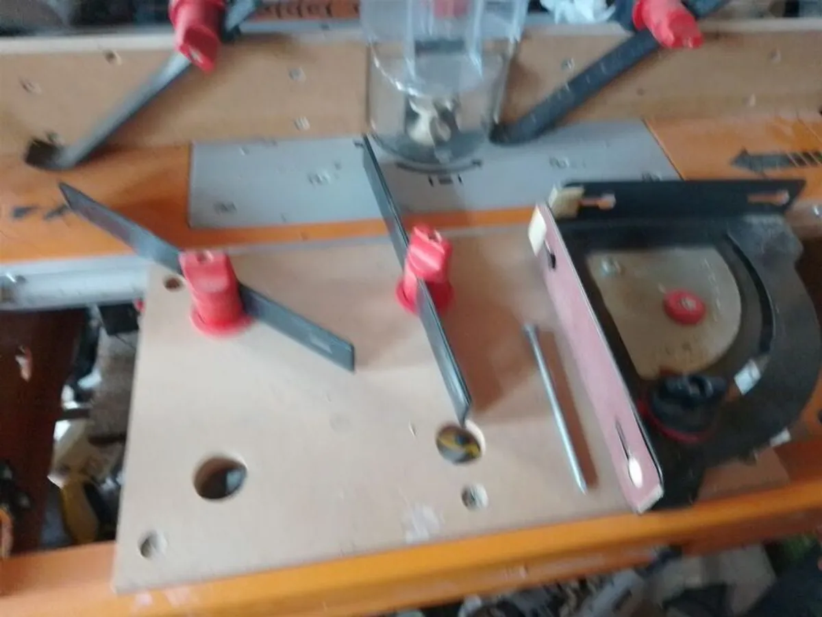 router and table - Image 1