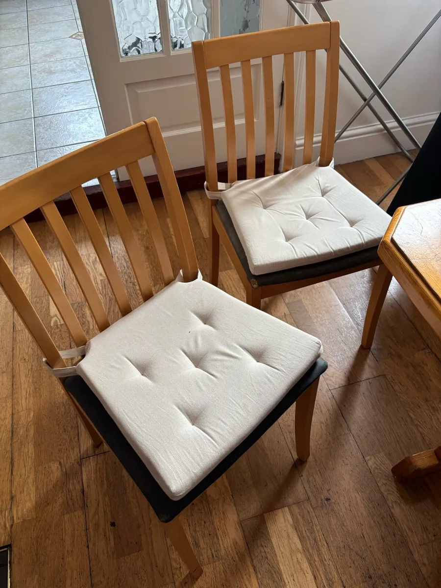 4 dining room chairs free