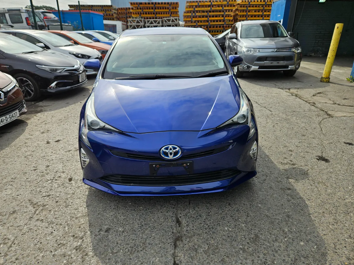 2018 Toyota Prius G sports Leather /Hybrid Auto - Image 2