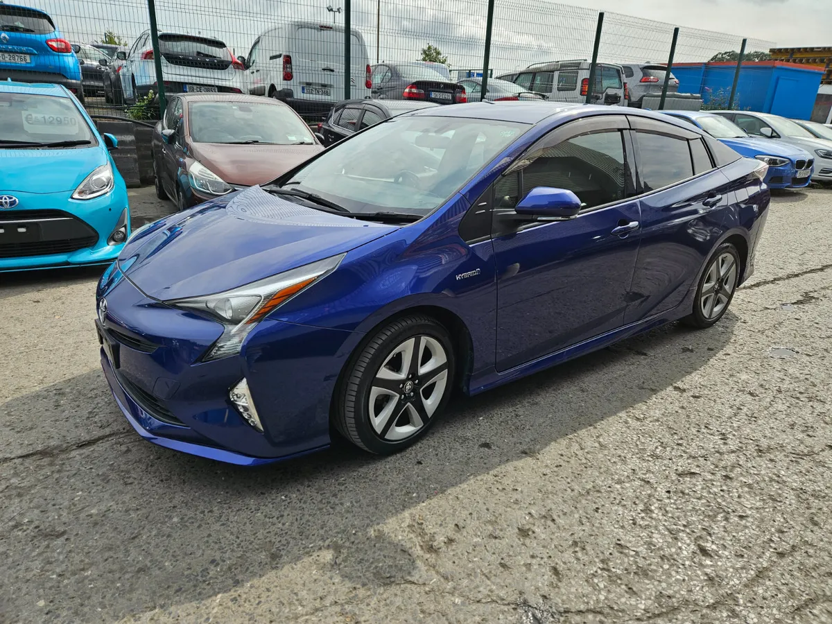 2018 Toyota Prius G sports Leather /Hybrid Auto - Image 3