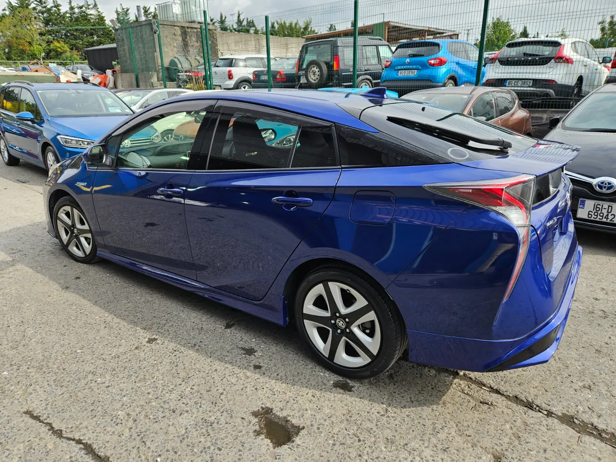 2018 Toyota Prius G sports Leather /Hybrid Auto - Image 4