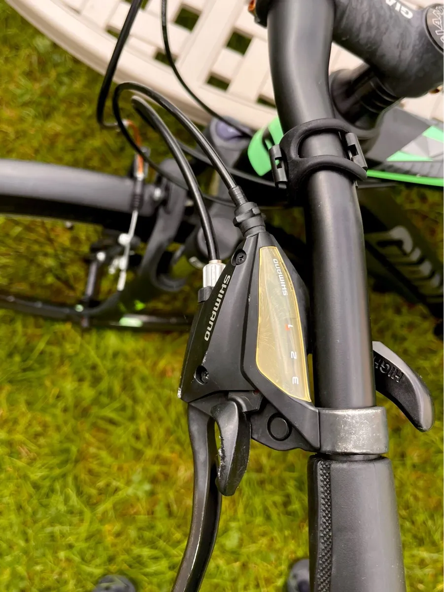 Giant Roam 3 Hybrid bike (like-new) - Image 2