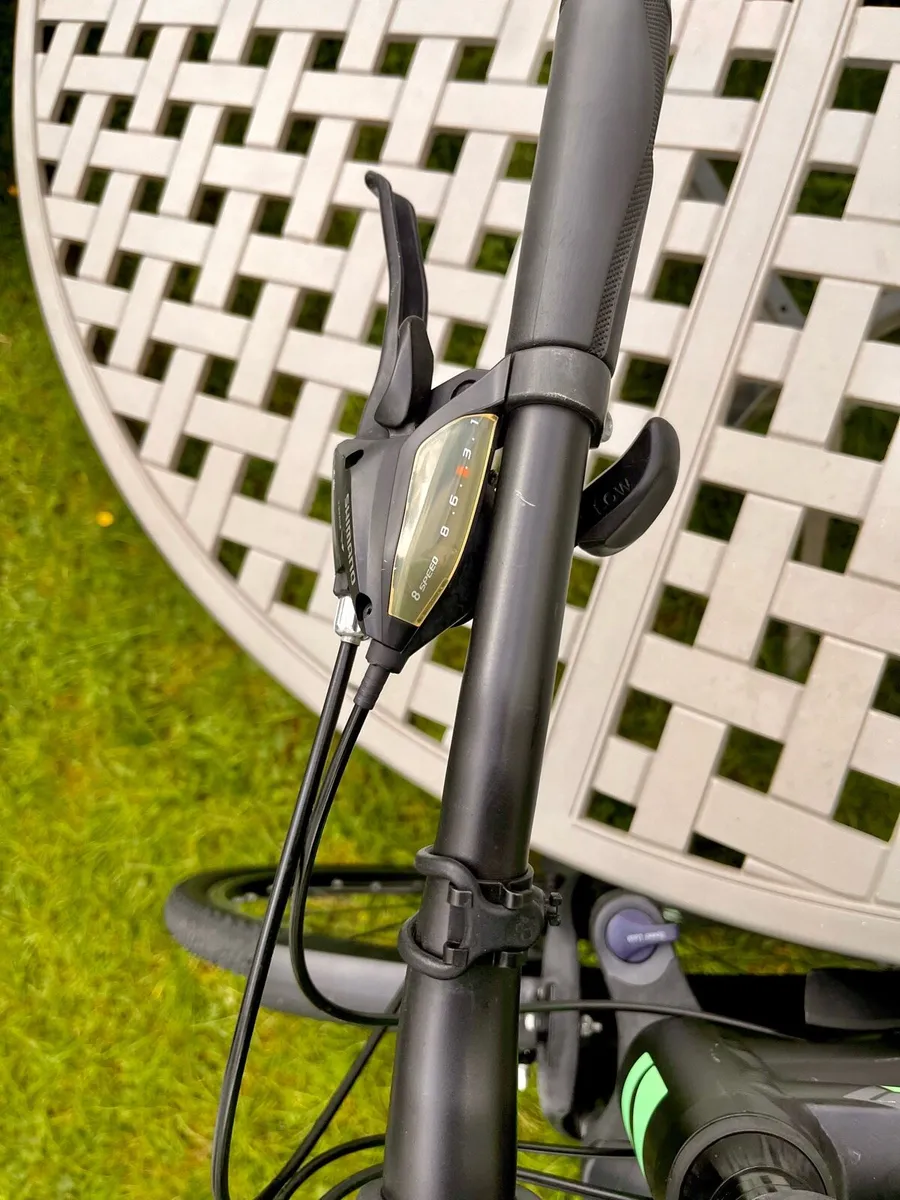 Giant Roam 3 Hybrid bike (like-new) - Image 3